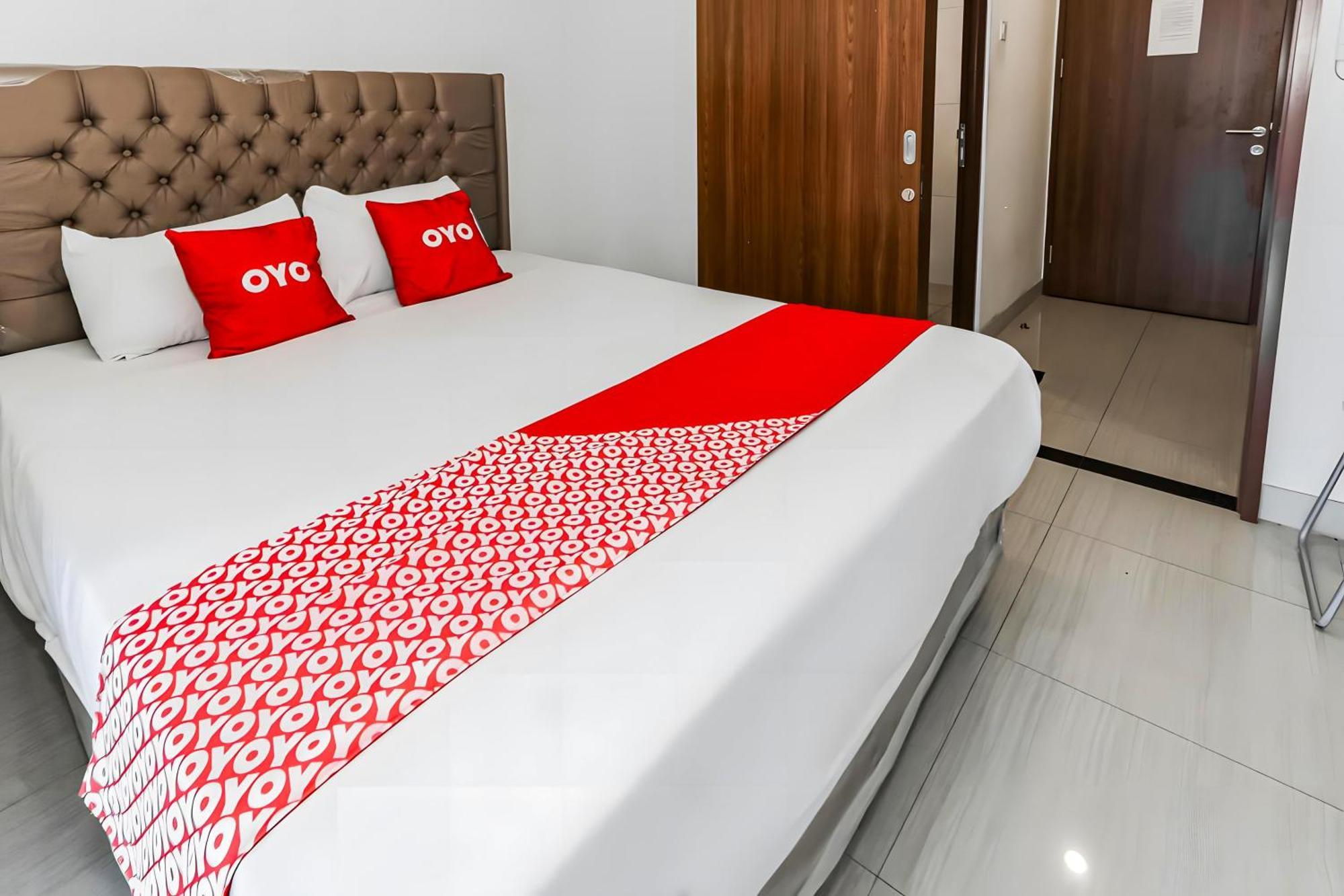 Oyo 93703 F88 Hotel Bekasi Exterior foto